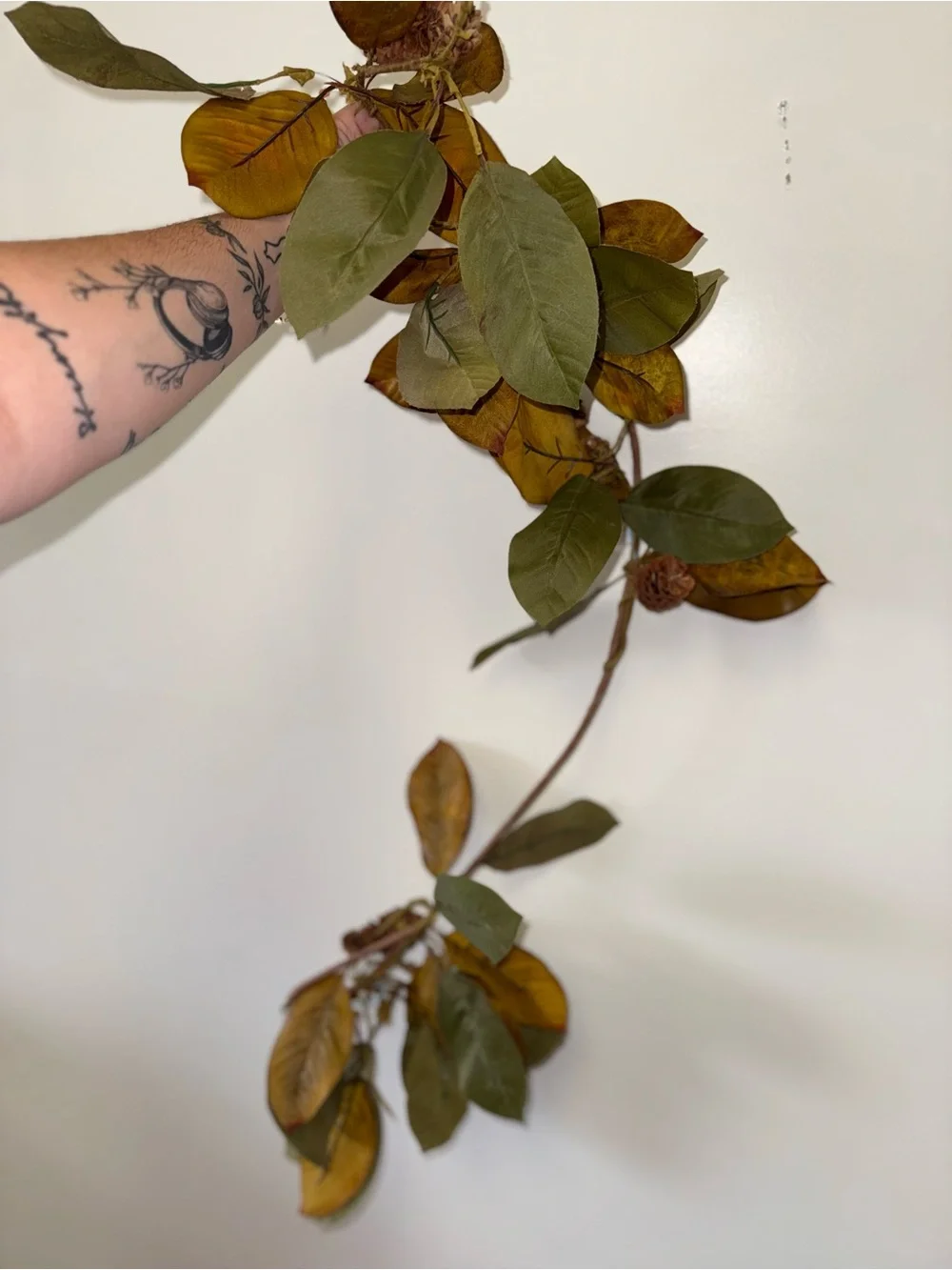 Neutral Autumn Leaf Garland Accent